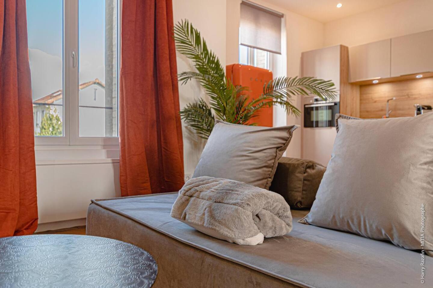 Les Suites Locarno Limoges Buitenkant foto