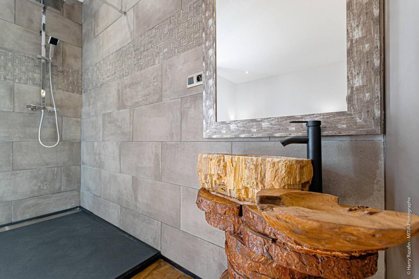 Les Suites Locarno Limoges Buitenkant foto